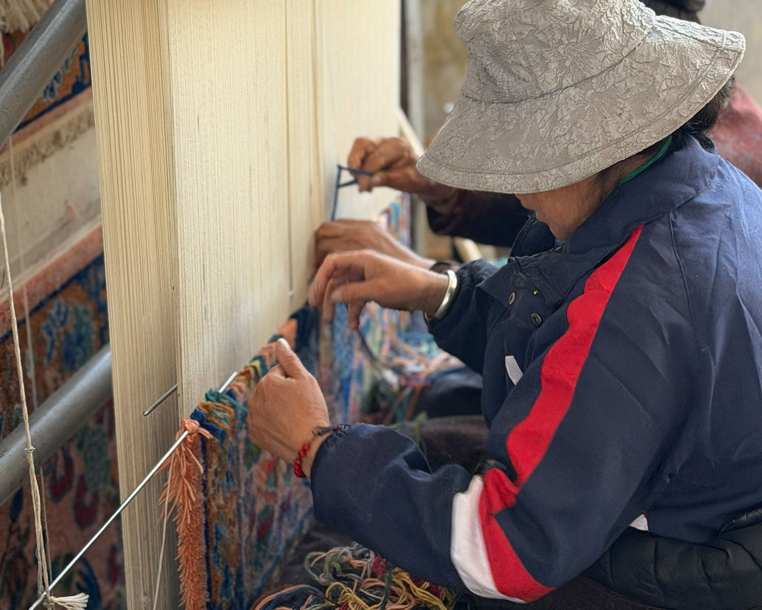 How Tibetan Rugs and Tapestries Create a Peaceful Home Atmosphere